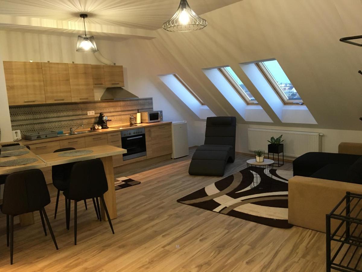 דברצן Queen Apartman מראה חיצוני תמונה
